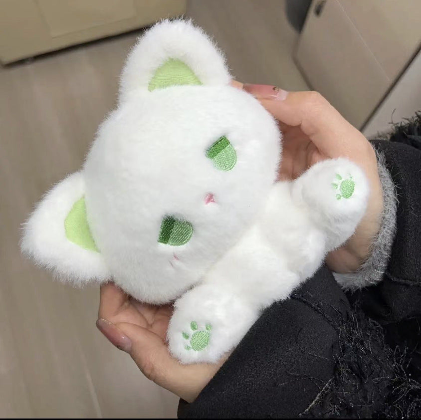 White and green cat sitting posture / 15cm0.1kg